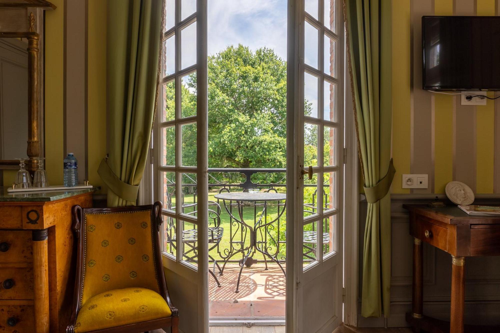 Castel Bois Marie, Maison D'Hotes Montauban Ngoại thất bức ảnh A room at the hotel