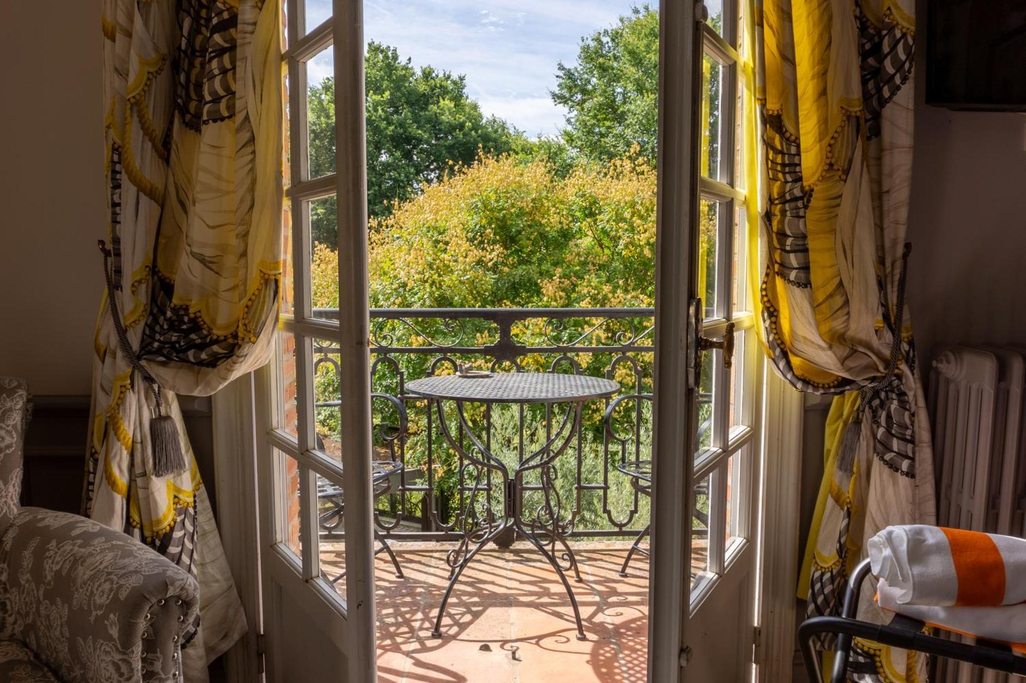 Castel Bois Marie, Maison D'Hotes Montauban Ngoại thất bức ảnh A view of the garden from the hotel