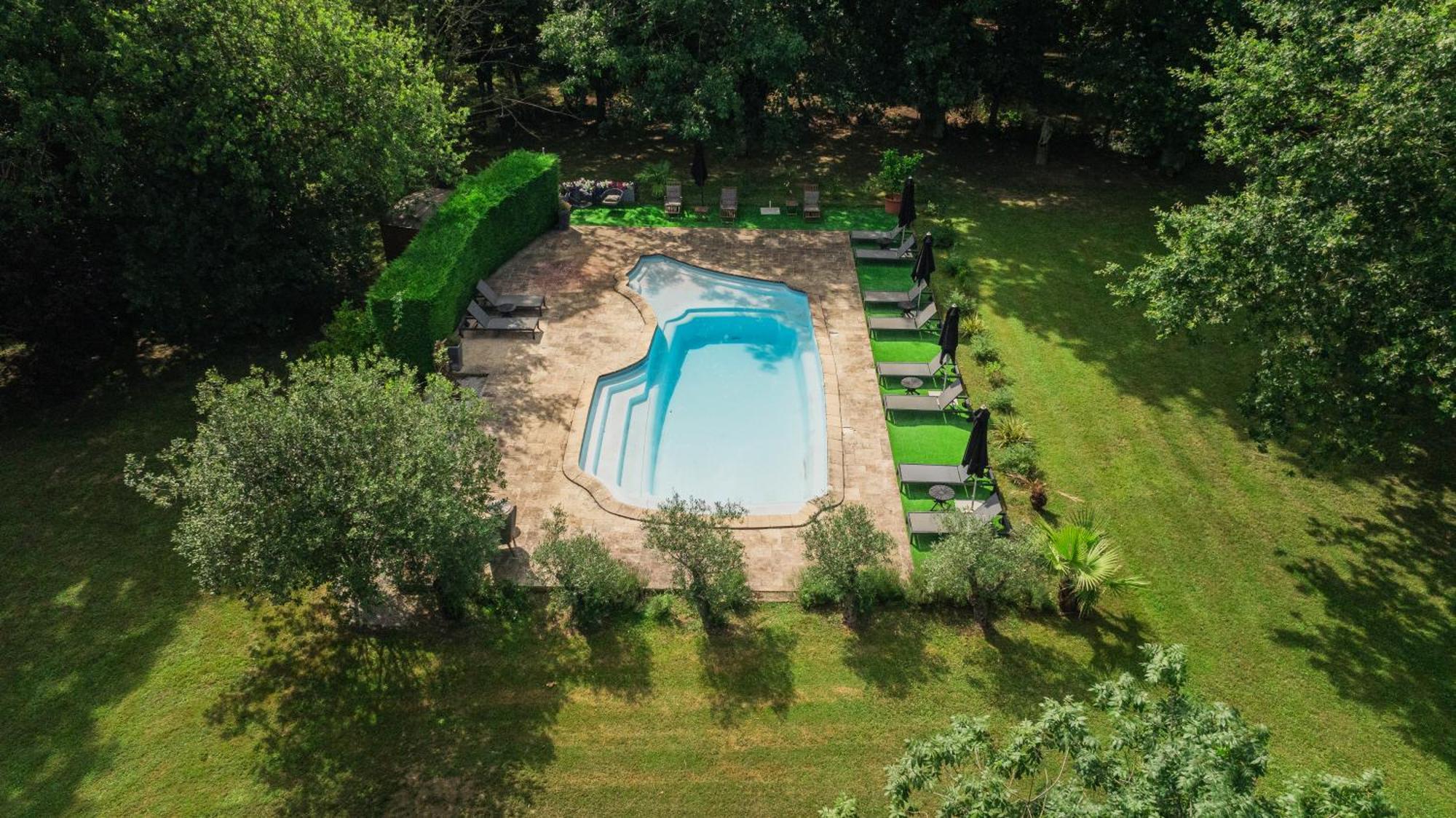 Castel Bois Marie, Maison D'Hotes Montauban Ngoại thất bức ảnh The swimming pool at the Château de Chambord
