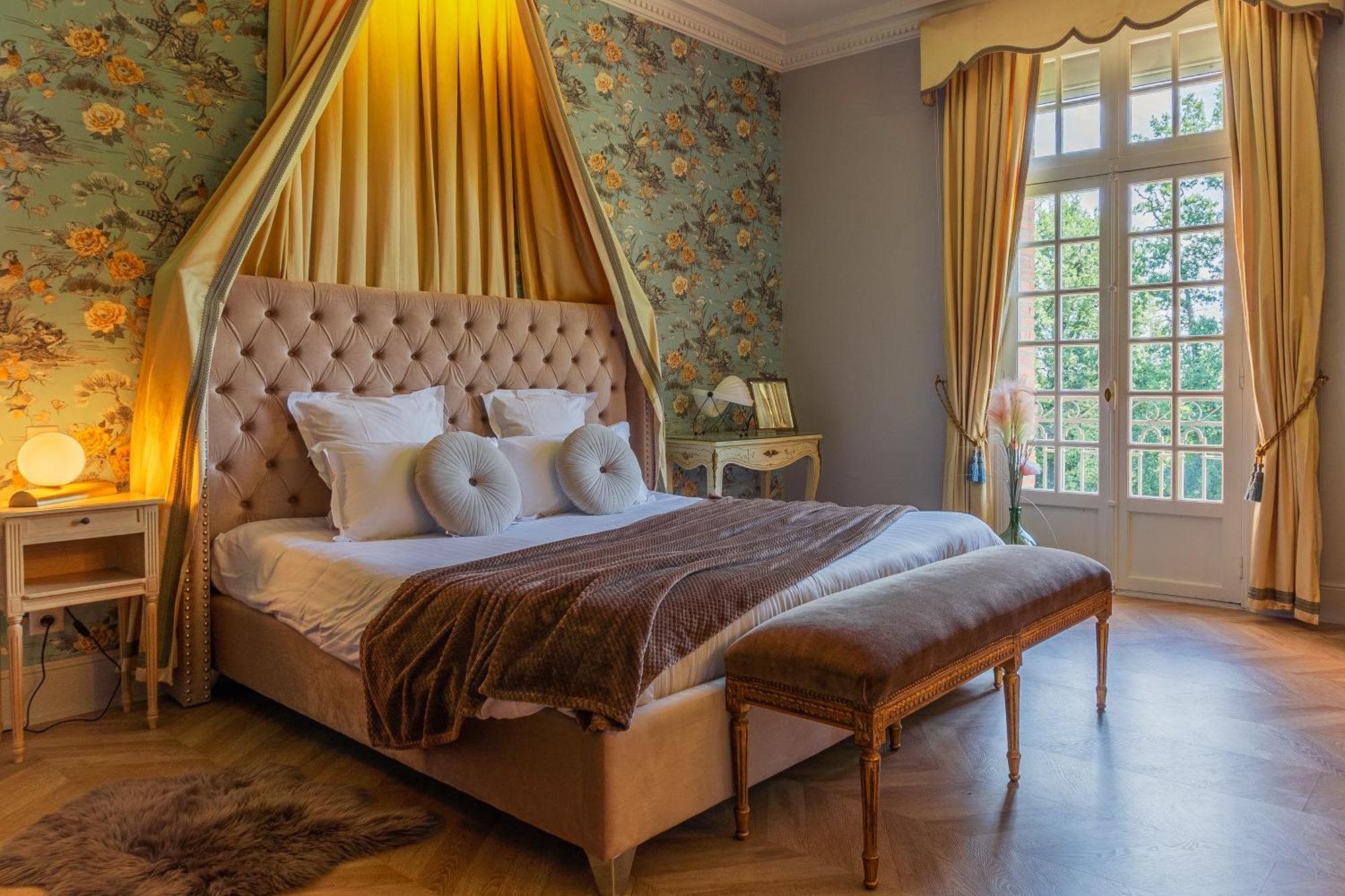 Castel Bois Marie, Maison D'Hotes Montauban Ngoại thất bức ảnh A bedroom at the Château de launay