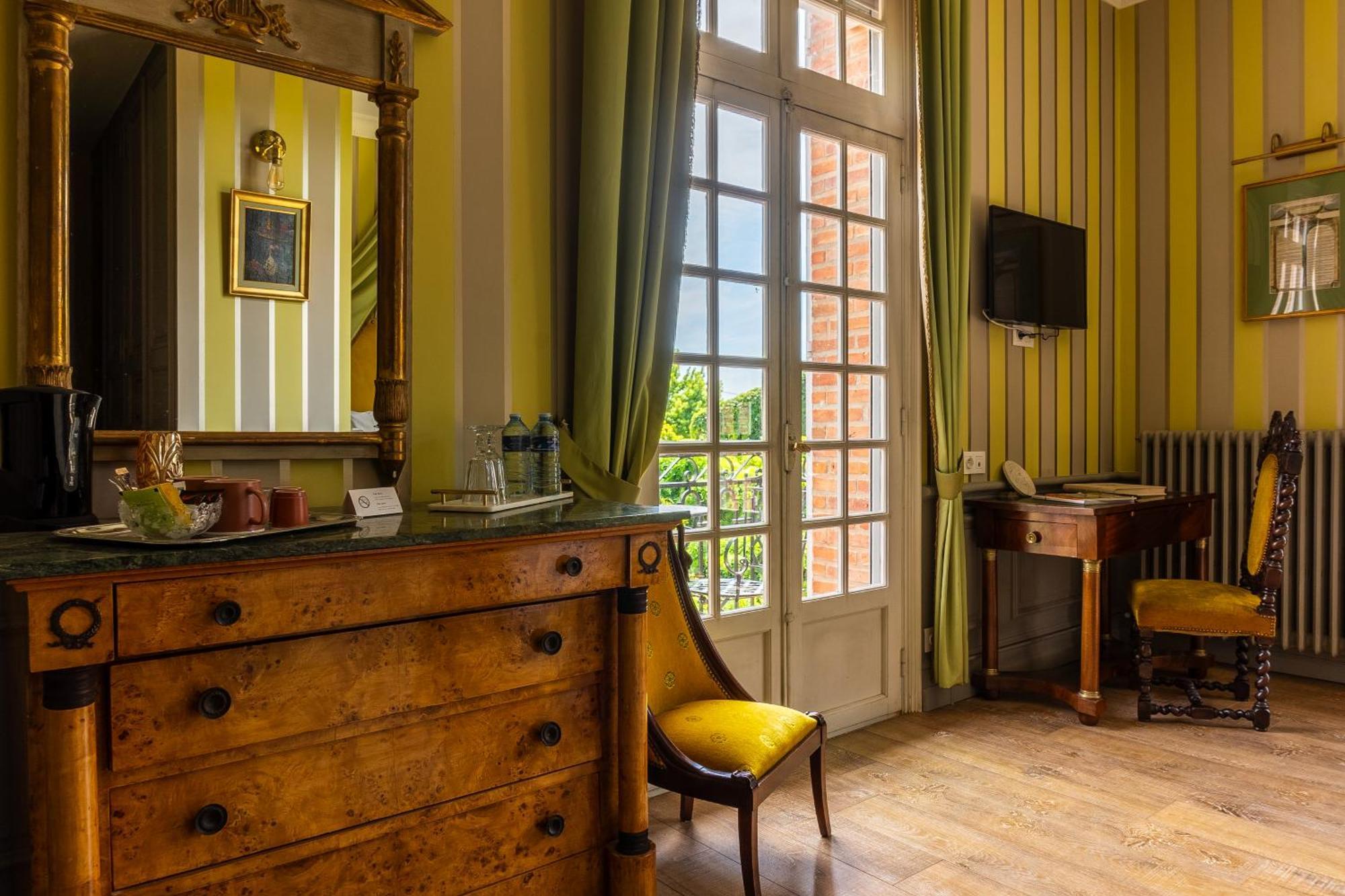 Castel Bois Marie, Maison D'Hotes Montauban Ngoại thất bức ảnh A room at the hotel