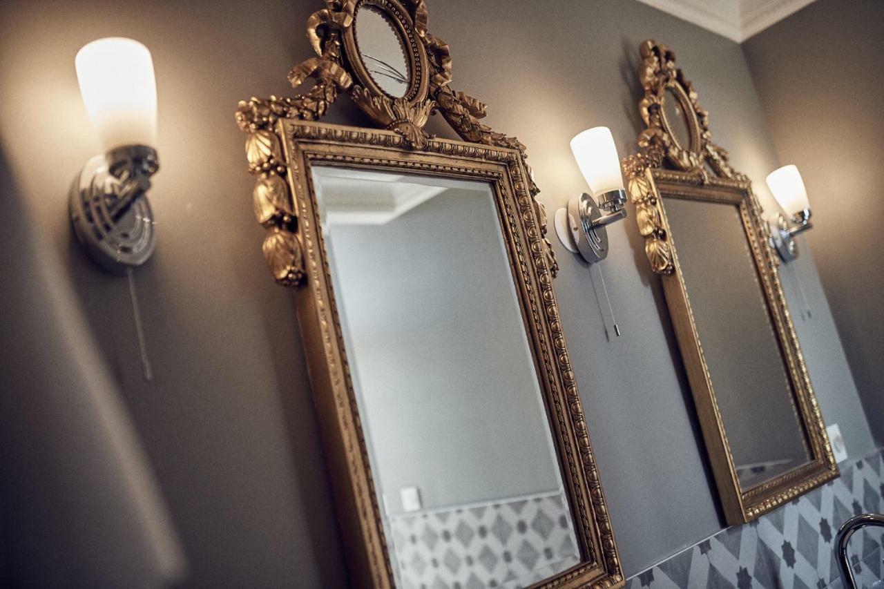 Castel Bois Marie, Maison D'Hotes Montauban Ngoại thất bức ảnh Mirrors in a bathroom